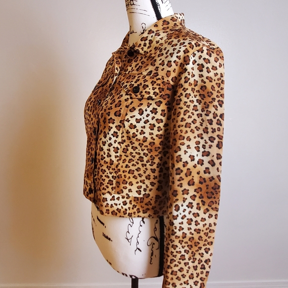 Maggie L | 🔥HOST PICK - Leopard Print Fully Lined Silk Cropped Jacket - Size 6p - Picture 4 of 12